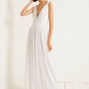 Simple wedding dress - Embroidery details